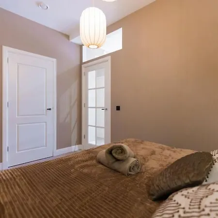 Haya Beachhouse - Queen * Hága