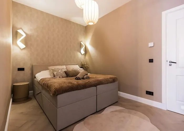 Haya Beachhouse - Queen * The Hague