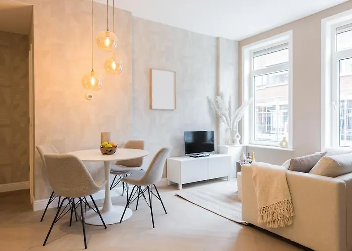 Haya Beachhouse - Queen * The Hague