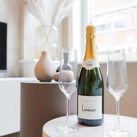 Haya Beachhouse - Queen * La Haya